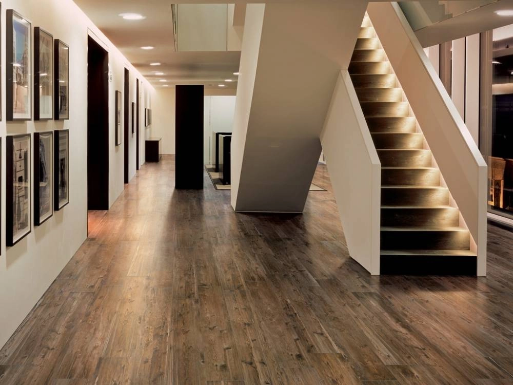 hnedá dlažba do interiéru, imitácia dreva, 25x150 cm, talianska dlažba Larix Natural
